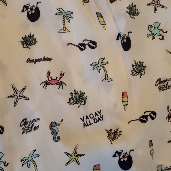 Button Down Crop Top - Picture 4 of 4